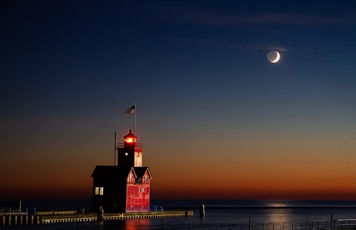 Evening Lunar Earthshine by Kevin